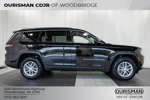 Diamond Black Crystal Pearlcoat 2023 Jeep Grand Cherokee L Laredo