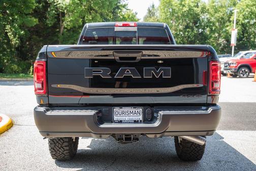 Diamond Black Crystal Pearlcoat 2026 RAM 2500 Tradesman Crew Cab 4x4 6'4' Box