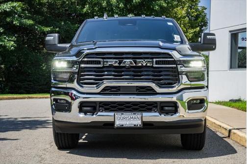 2025 RAM 2500 Tradesman Crew Cab 4x4 8' Box