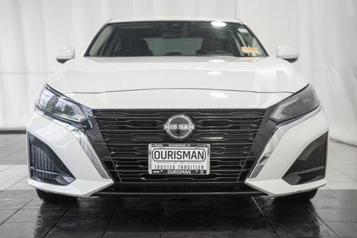 Pearl White Tricoat 2023 Nissan Altima 2.5 SV