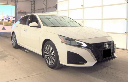 Pearl White Tricoat 2023 Nissan Altima 2.5 SV