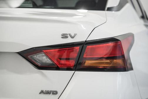 Pearl White Tricoat 2023 Nissan Altima 2.5 SV