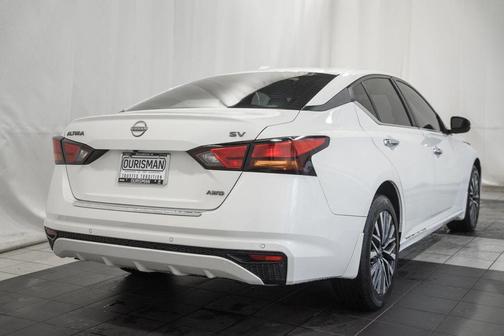 Pearl White Tricoat 2023 Nissan Altima 2.5 SV