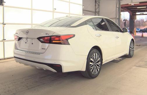 Pearl White Tricoat 2023 Nissan Altima 2.5 SV