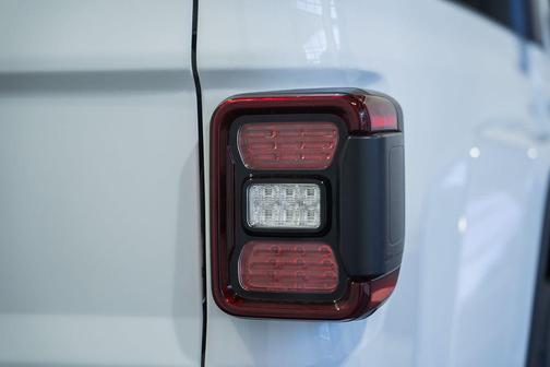 Bright White Clearcoat 2026 Jeep Gladiator 85th Anniversary Edition
