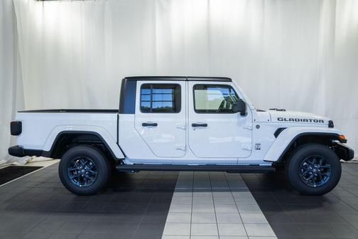 Bright White Clearcoat 2026 Jeep Gladiator 85th Anniversary Edition