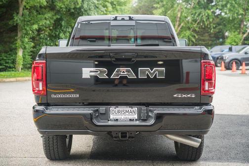 Diamond Black Crystal Pearlcoat 2026 RAM 2500 Laramie Crew Cab 4x4 6'4' Box