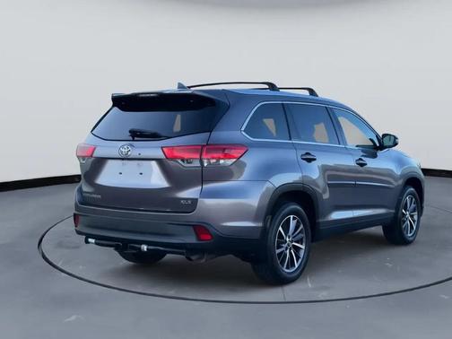 Predawn Gray Mica 2019 Toyota Highlander XLE