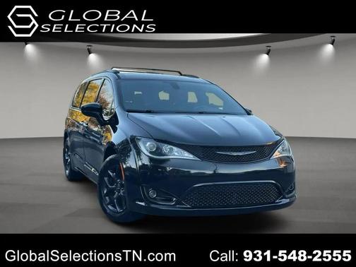 Brilliant Black Crystal Pearlcoat 2018 Chrysler Pacifica Touring-L Plus