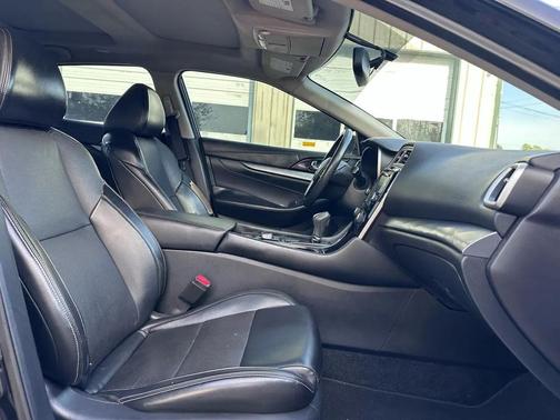 Black 2017 Nissan Maxima 3.5 SL