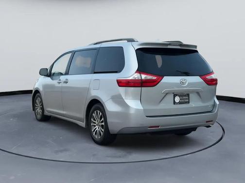 Silver Sky Metallic 2018 Toyota Sienna XLE