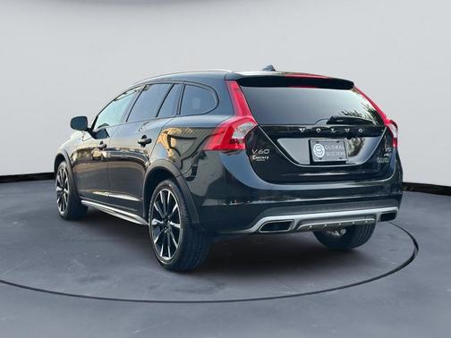 2017 Volvo V60 Cross Country T5 Platinum