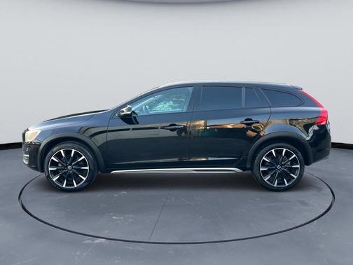 2017 Volvo V60 Cross Country T5 Platinum