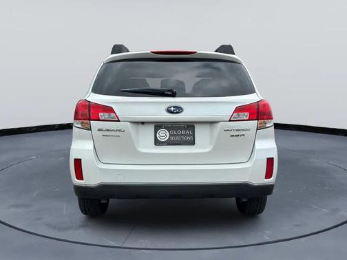 Satin White Pearl 2011 Subaru Outback 3.6 R Limited