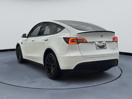 2022 Tesla Model Y Long Range Dual Motor All-Wheel Drive