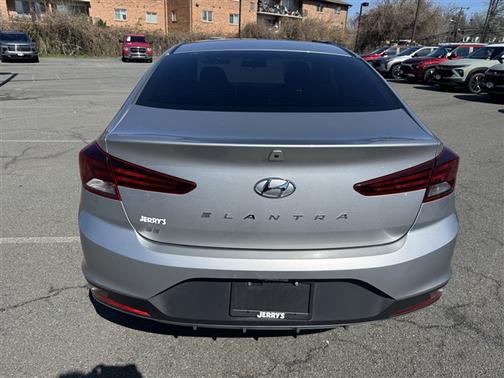 2020 Hyundai ELANTRA SE