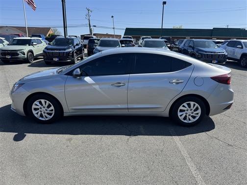 2020 Hyundai ELANTRA SE