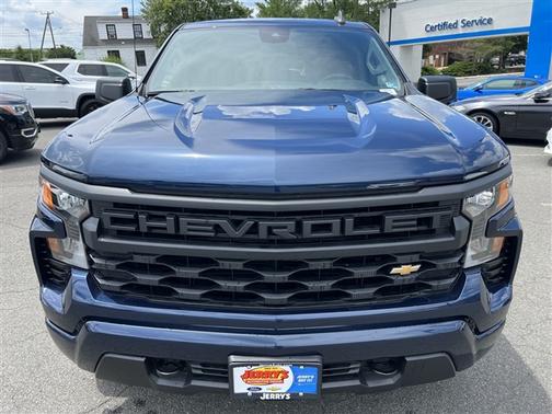Photo 2 of 32 of 2022 Chevrolet Silverado 1500 Custom