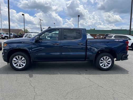 Photo 4 of 32 of 2022 Chevrolet Silverado 1500 Custom