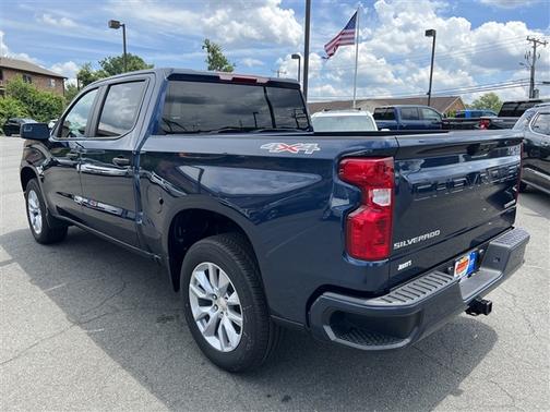 Photo 5 of 32 of 2022 Chevrolet Silverado 1500 Custom