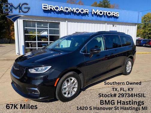Brilliant Black Crystal Pearlcoat 2022 Chrysler Pacifica Touring L