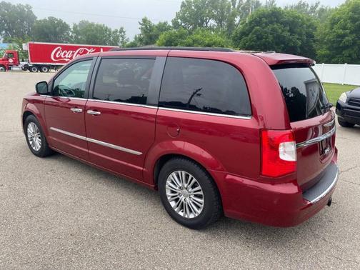 2015 Chrysler Town & Country Touring-L