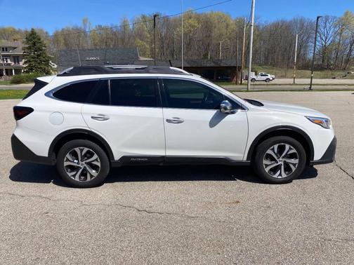 Crystal White Pearl 2021 Subaru Outback Touring