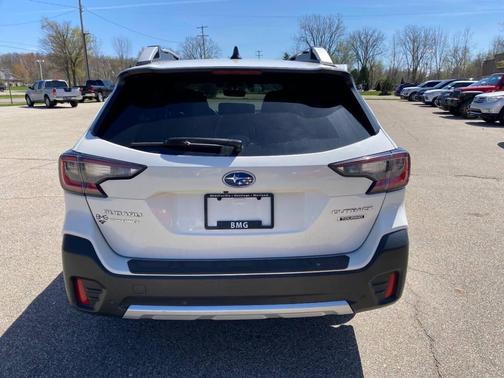 Crystal White Pearl 2021 Subaru Outback Touring
