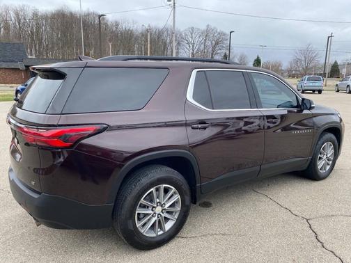Black Cherry Metallic 2023 Chevrolet Traverse LT Cloth