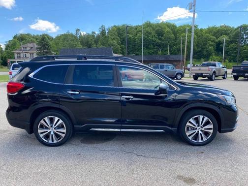 Crystal Black Silica 2022 Subaru Ascent Touring 7-Passenger