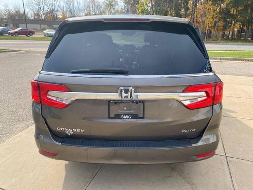 Brown 2018 Honda Odyssey Elite