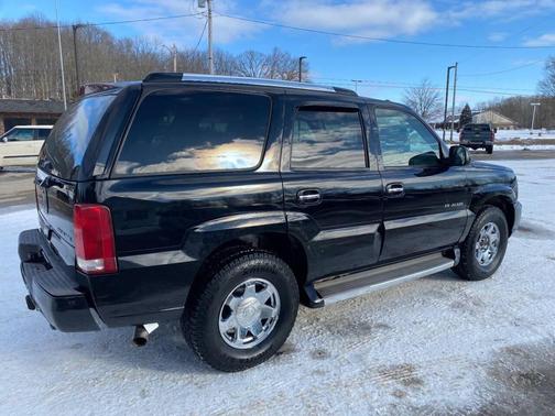 2005 Cadillac Escalade Base