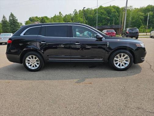 2016 Lincoln MKT Livery