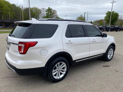 Magnetic Metallic 2017 Ford Explorer XLT