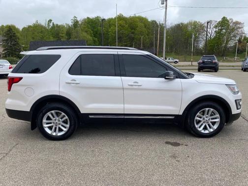 Magnetic Metallic 2017 Ford Explorer XLT
