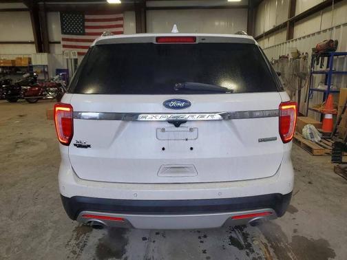 Magnetic Metallic 2017 Ford Explorer XLT