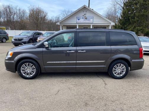 2016 Chrysler Town & Country Touring-L