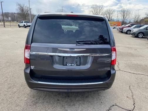 2016 Chrysler Town & Country Touring-L