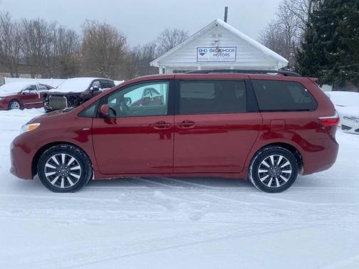 2018 Toyota Sienna LE