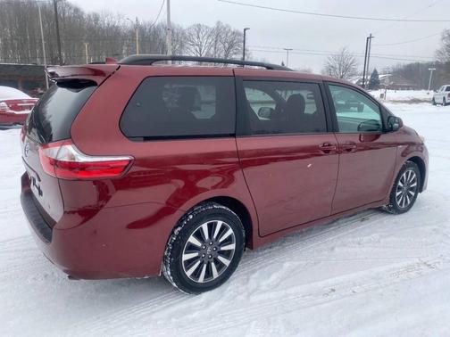 2018 Toyota Sienna LE