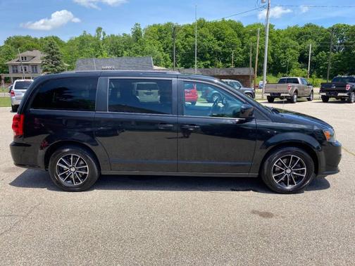 Black Onyx Crystal Pearlcoat 2019 Dodge Grand Caravan GT