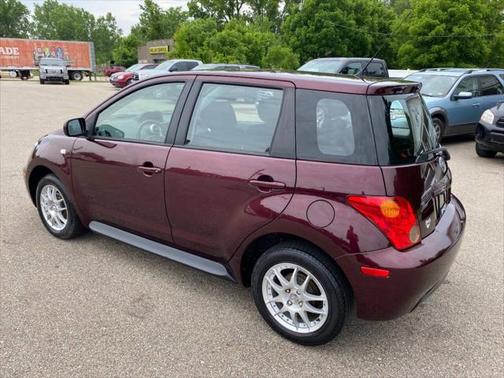 2005 Scion xA Base 4dr Hatchback
