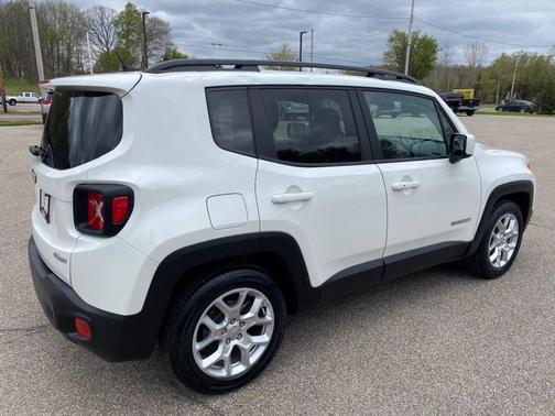 Alpine White 2017 Jeep Renegade Latitude