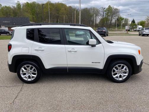Alpine White 2017 Jeep Renegade Latitude
