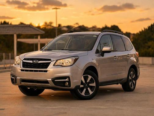 Ice Silver Metallic 2017 Subaru Forester 2.5i Premium