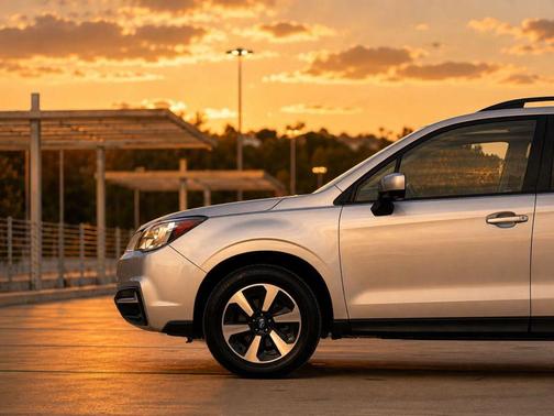 Ice Silver Metallic 2017 Subaru Forester 2.5i Premium