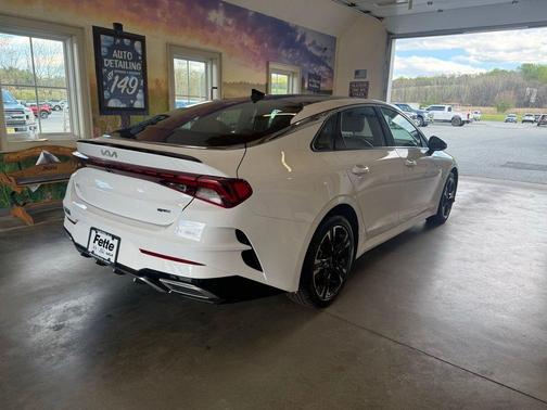 Glacial White Pearl 2024 Kia K5 GT-Line