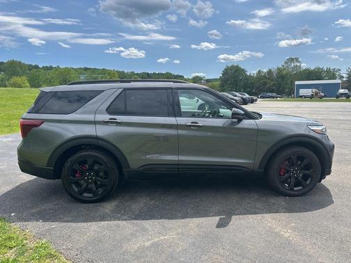 Gray Metallic 2022 Ford Explorer ST