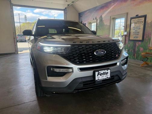 Iconic Silver Metallic 2023 Ford Explorer ST