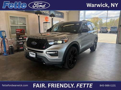 Iconic Silver Metallic 2023 Ford Explorer ST